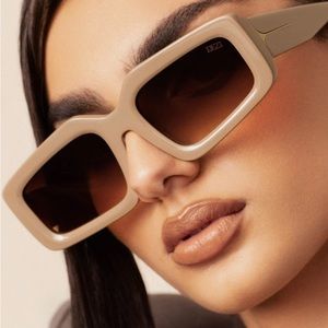 DEZI read the room sunglasses - box and dust bag included